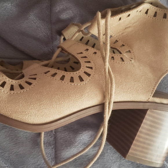 Sandals - Picture 3 of 6